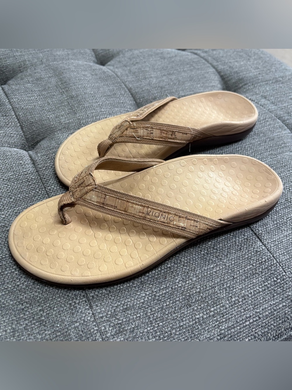 Vionic high tide sandal women’s 9 tan cork like thong comfort orthotic support